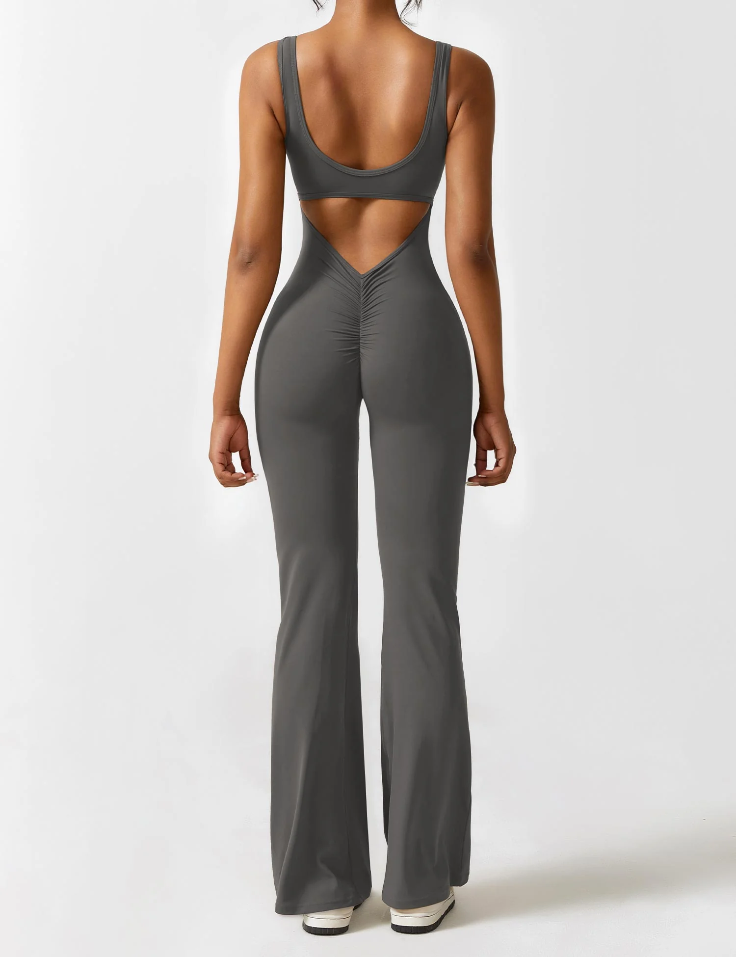Ironfit Jumpsuit mit V-Rücken und Schlaghose - Image 24