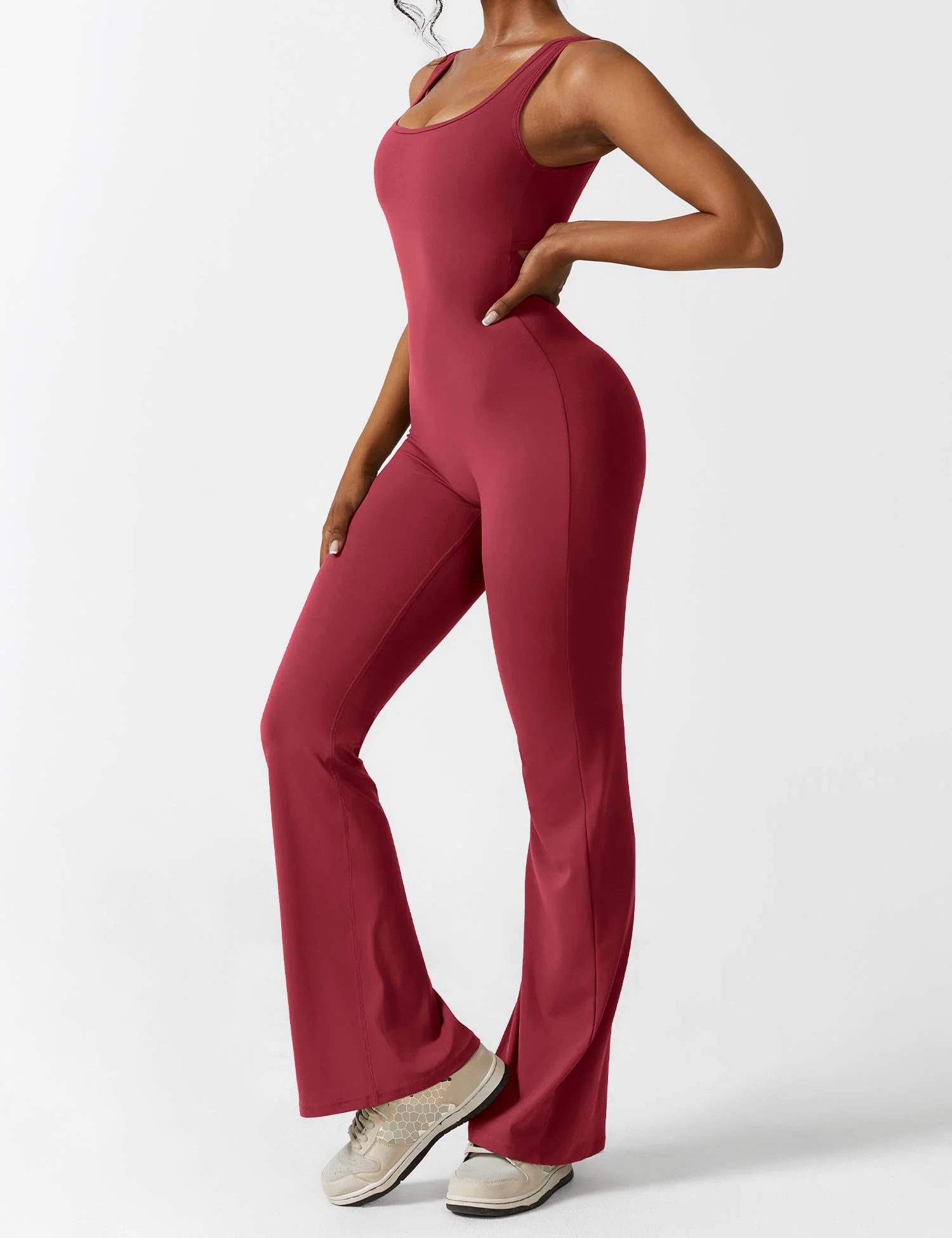 Ironfit Jumpsuit mit V-Rücken und Schlaghose - Image 28