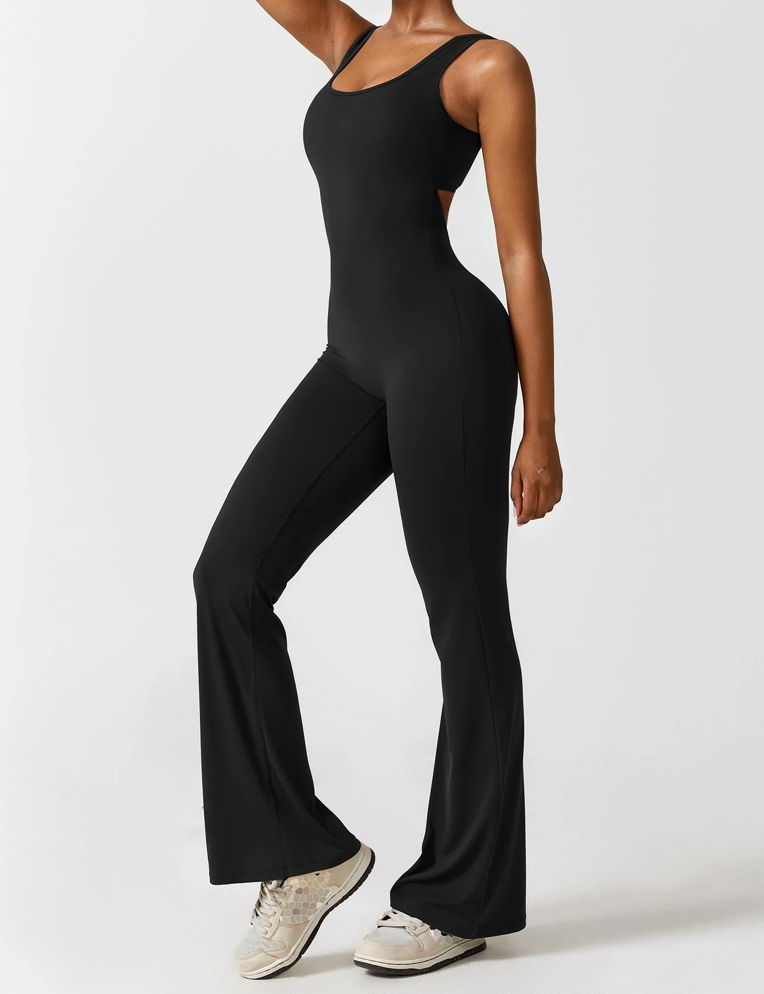 Ironfit Jumpsuit mit V-Rücken und Schlaghose - Image 4