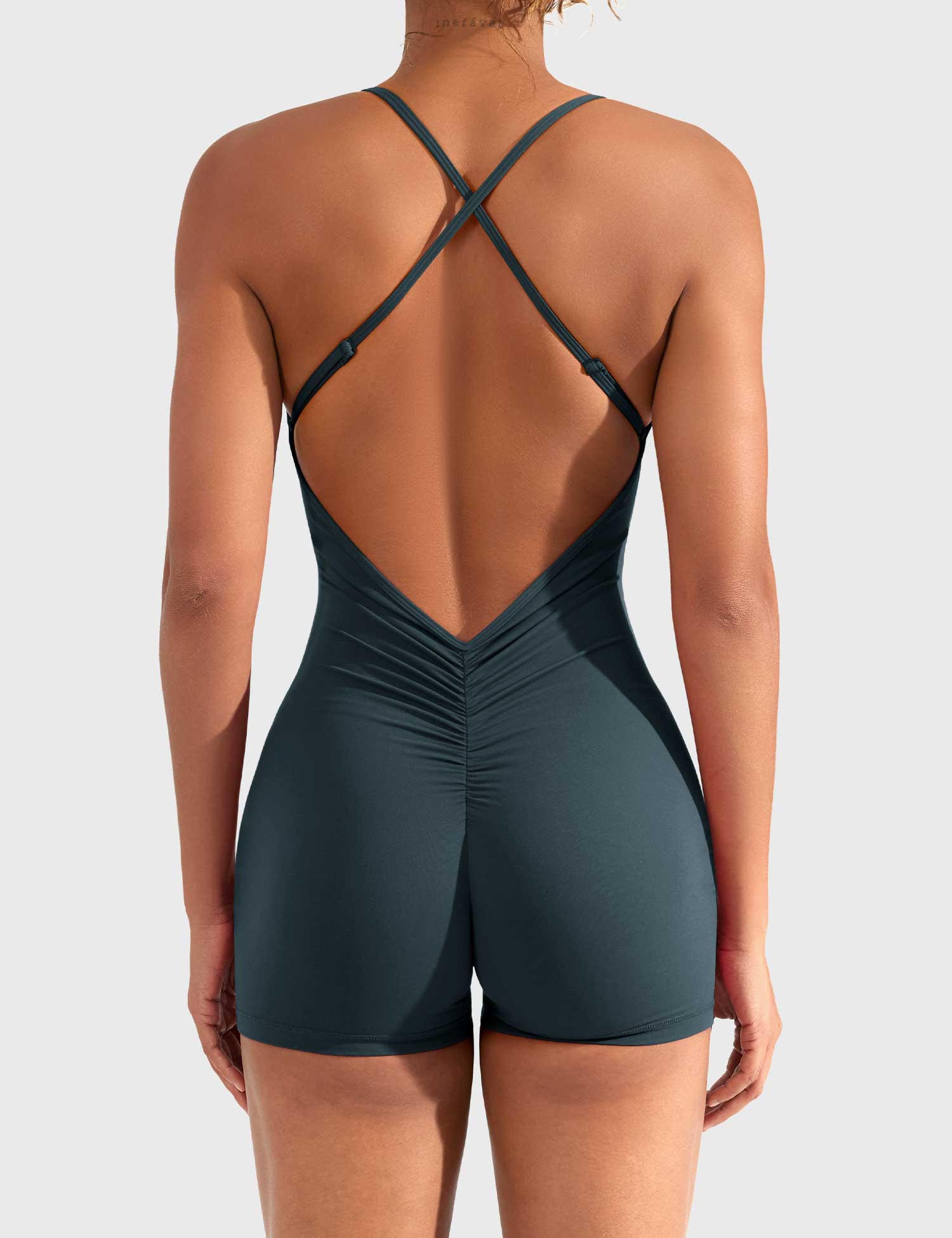 Ironfit Liza Jumpsuit mit V-Rücken - Image 69