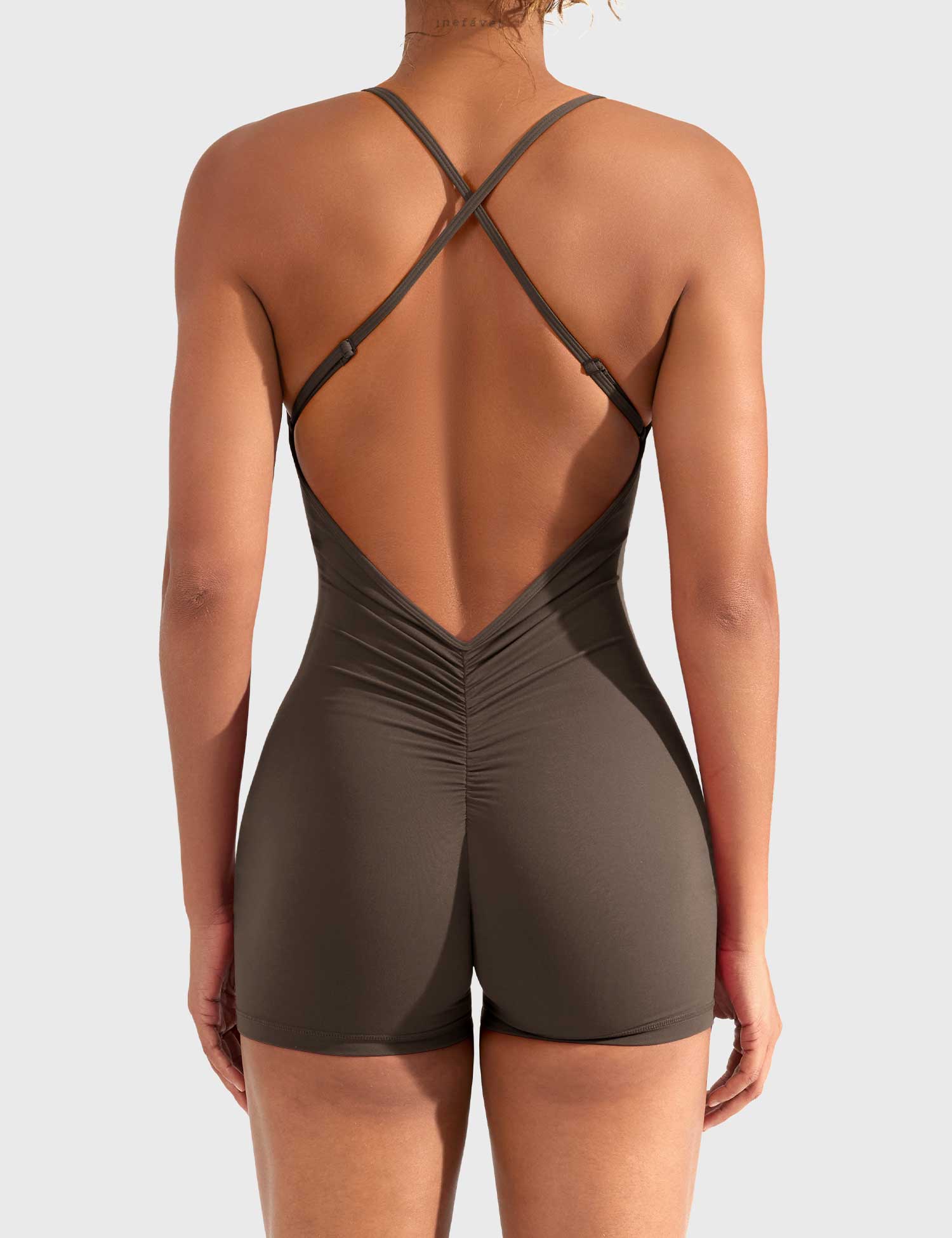 Ironfit Liza Jumpsuit mit V-Rücken - Image 9